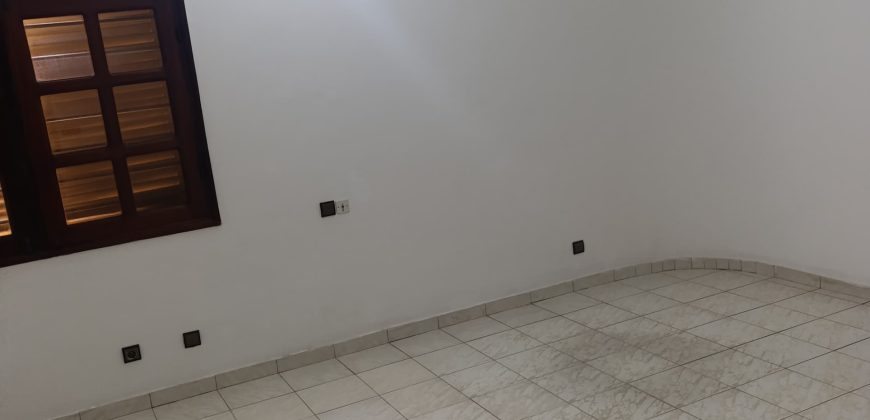 À LOUER – VILLA R+3 SPACIEUSE À ABLOGAMÉ RUE DE L&rsquo;OCAM, ZONE PORTUAIRE (LOMÉ)
