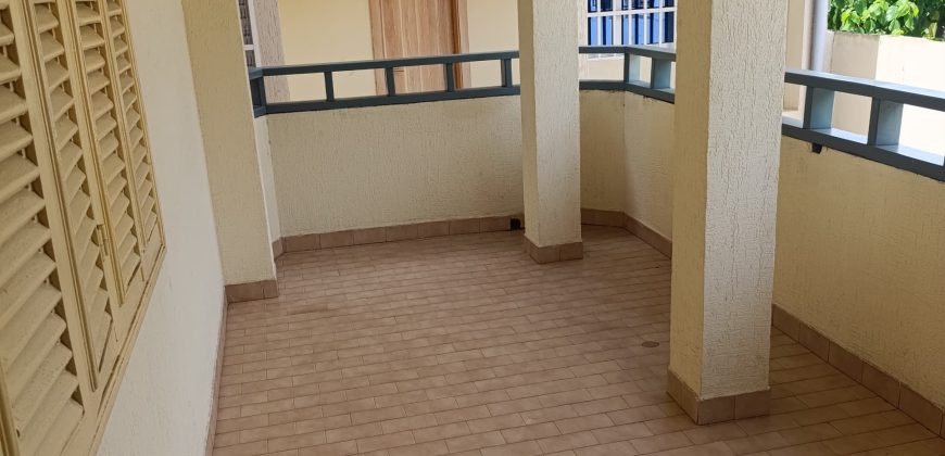 À LOUER – VILLA R+3 SPACIEUSE À ABLOGAMÉ RUE DE L&rsquo;OCAM, ZONE PORTUAIRE (LOMÉ)