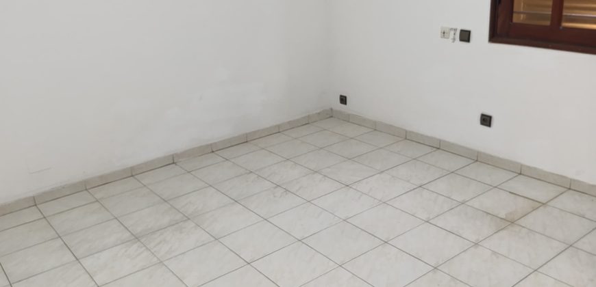 À LOUER – VILLA R+3 SPACIEUSE À ABLOGAMÉ RUE DE L&rsquo;OCAM, ZONE PORTUAIRE (LOMÉ)
