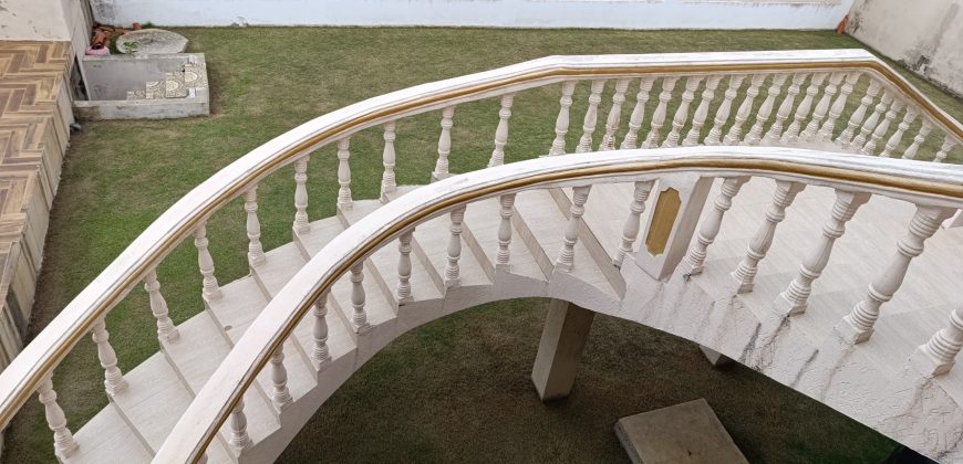 A LOUER-SUPERBE VILLA R+2 AVEC PISCINE EN BORD DE MER A AVEPOZO CITE LA BAIE DES ANGES