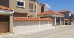 A LOUER-SUPERBE VILLA R+2 AVEC PISCINE EN BORD DE MER A AVEPOZO CITE LA BAIE DES ANGES