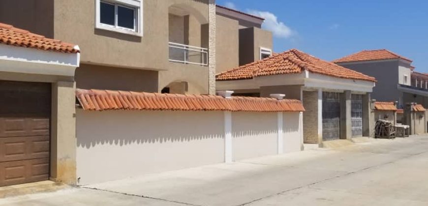 A LOUER-SUPERBE VILLA R+2 AVEC PISCINE EN BORD DE MER A AVEPOZO CITE LA BAIE DES ANGES