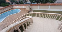 A LOUER-SUPERBE VILLA R+2 AVEC PISCINE EN BORD DE MER A AVEPOZO CITE LA BAIE DES ANGES