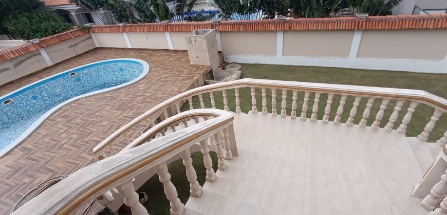 A LOUER-SUPERBE VILLA R+2 AVEC PISCINE EN BORD DE MER A AVEPOZO CITE LA BAIE DES ANGES